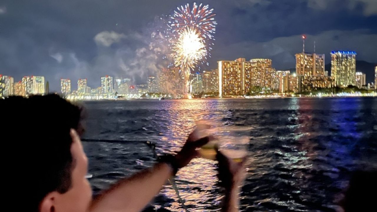 Read more about the article What time are the Friday night fireworks in Waikiki for visitors, and where is the best viewpoint?