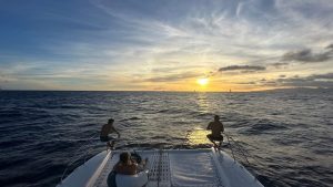 sunset-cruise-in-waikiki-relaxing-evening
