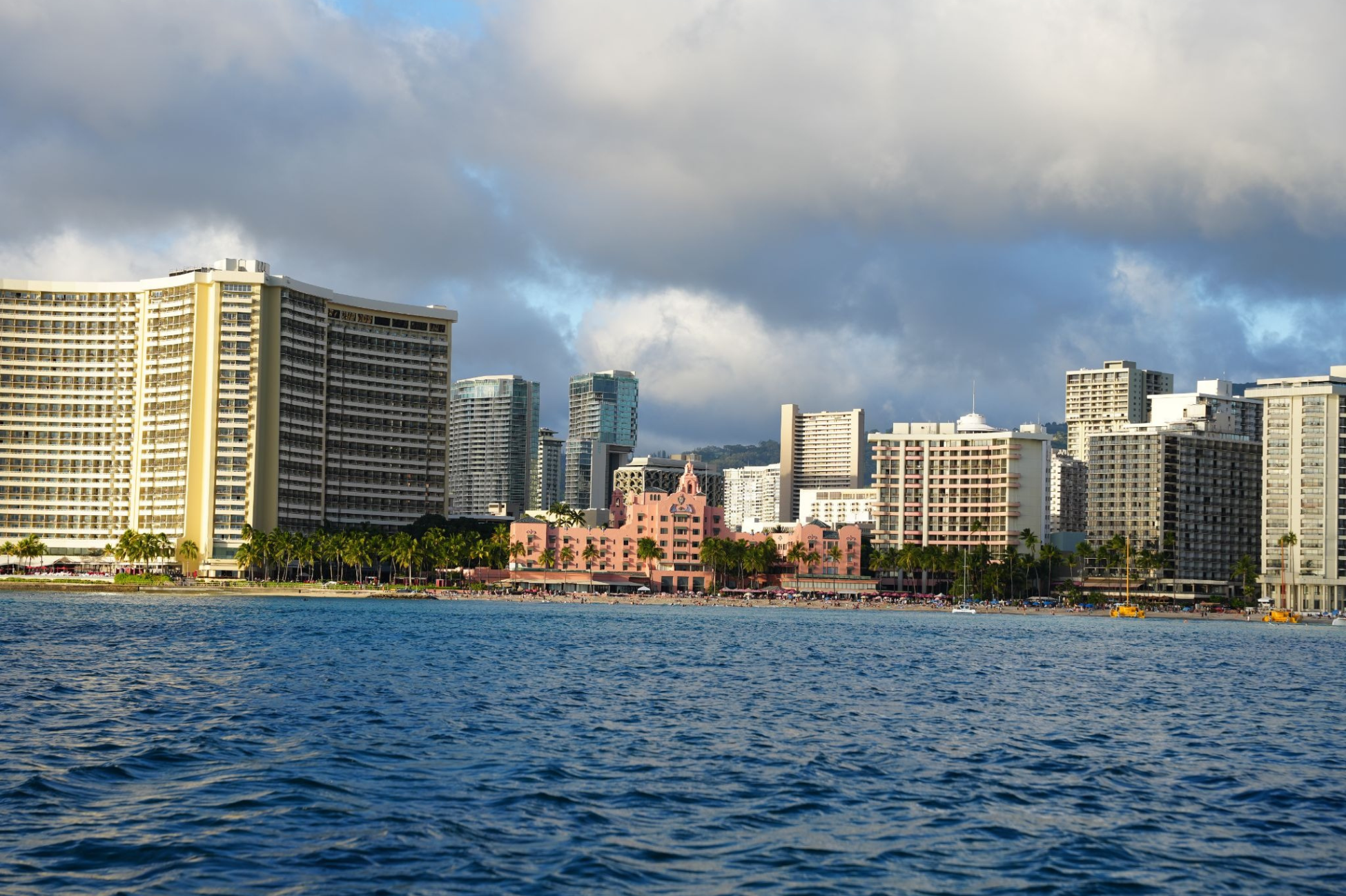 Read more about the article 10 Best Beaches in Oahu: Waikiki & Honolulu Edition